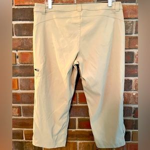 Eddie Baurer size 12 Women’s Beige Capri